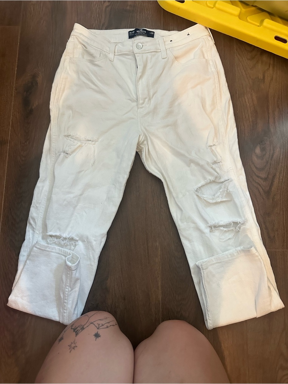 Hollister White Ultra High-Rise Mom Jeans